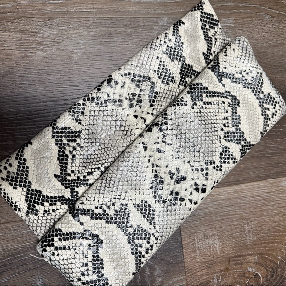 Large Faux Snakeskin Clutch - Picture 2 of 4